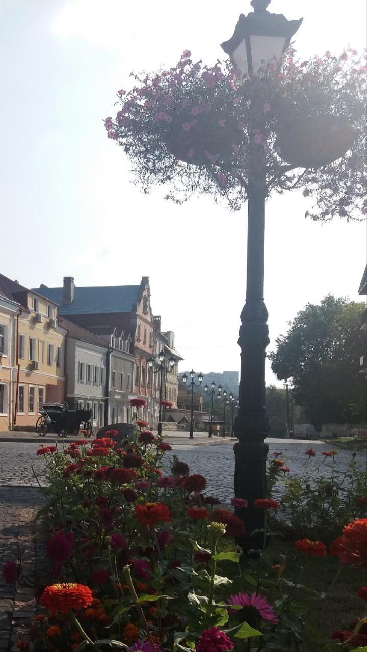 Уютные Апартаменты В Самом Сердце Старого Города Kamjanez-Podilskyj Exterior foto